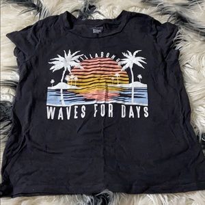 A cute billabong T-shirt!😁
